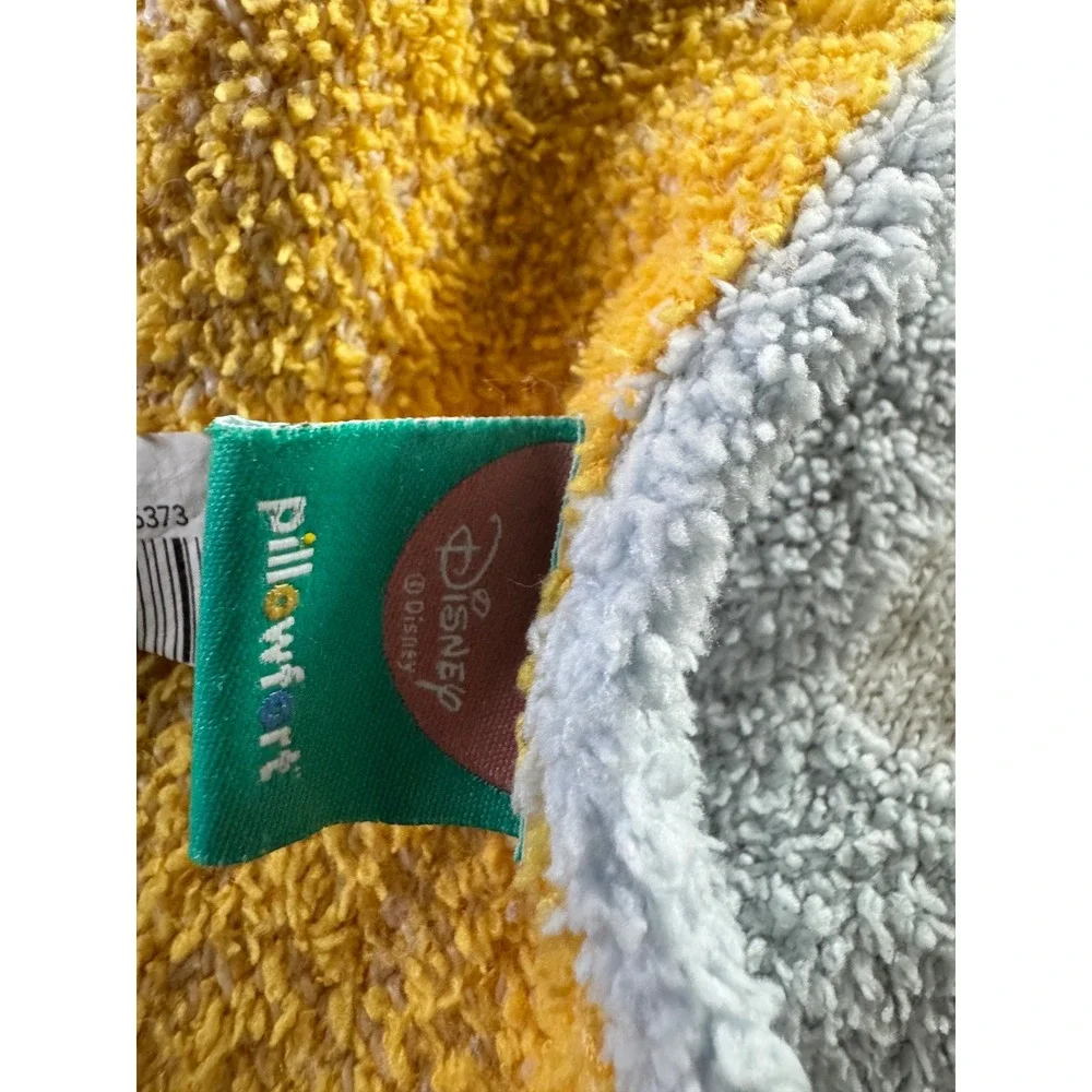 Disney‎ Pillowfort Kids Castle Moon Stars Yellow Knit Reversible Throw Blanket